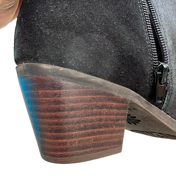 Yellow Box “Dannika” Women’s Black Leather Ankle Boots 9M EUC - Picture 7 of 13